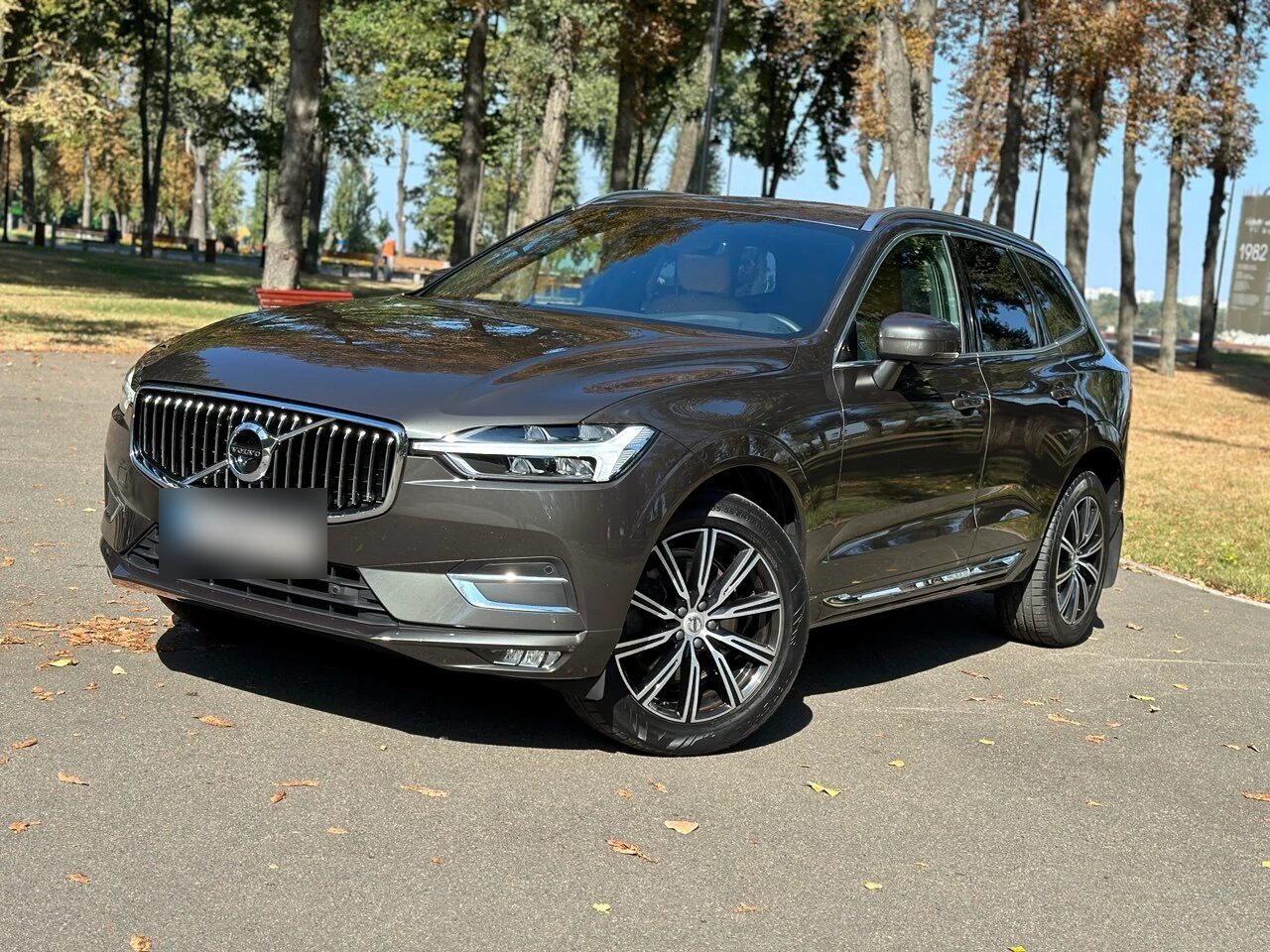 Volvo XC60, коричневий кросовер
